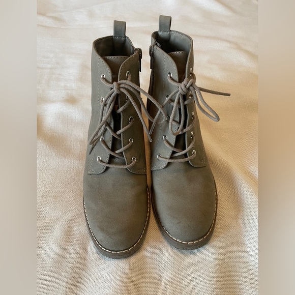 A.n.a. Size 7 Heeled Wedge Boots - Picture 4 of 7